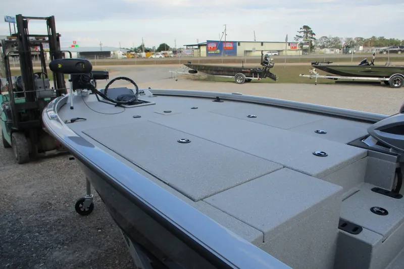 Slide: The Image of 2026 Vexus AVX2080 boat on display, featuring a spacious deck and modern design. - 20