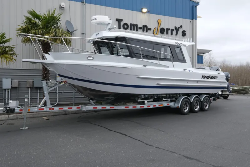 The Image of 2026 KingFisher 3025 XRS boat on trailer outside Tom-n-Jerry's store. - 1