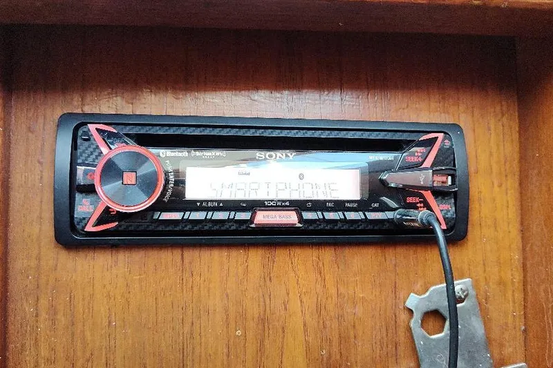 Slide: The Image of Sony car stereo in 1987 Albin Family Cruiser, displaying "SMARTPHONE" on wooden dashboard. - 18