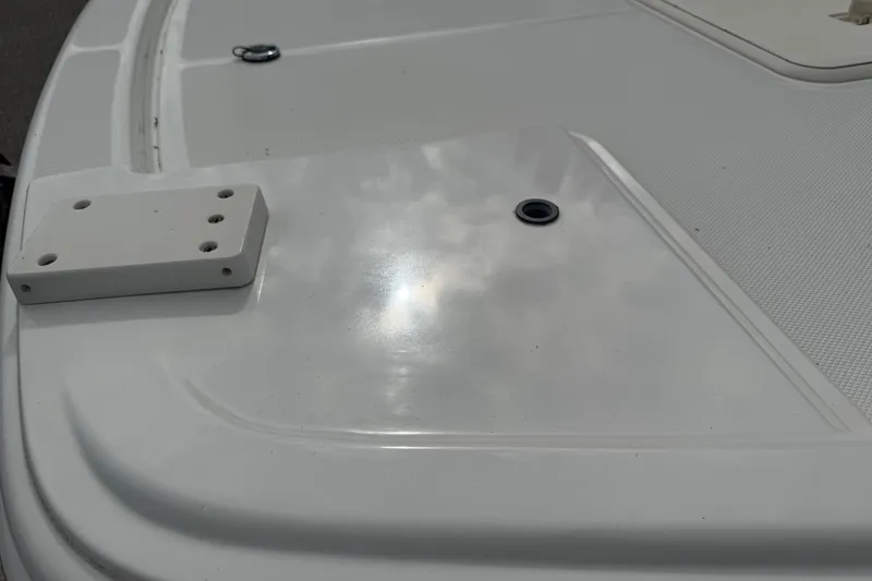 Slide: The Image of 2017 Mako Pro Skiff 19 CC boat deck with mounting bracket and reflective surface. - 22