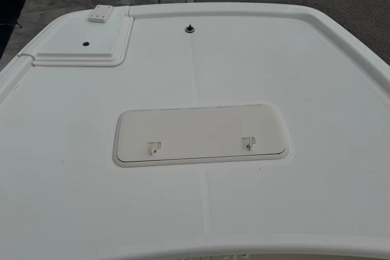 Slide: The Image of 2017 Mako Pro Skiff 19 CC boat deck with storage hatch and clean surface. - 48