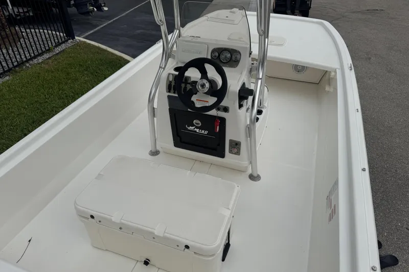 Slide: The Image of 2017 Mako Pro Skiff 19 CC boat interior with steering console and storage. - 64