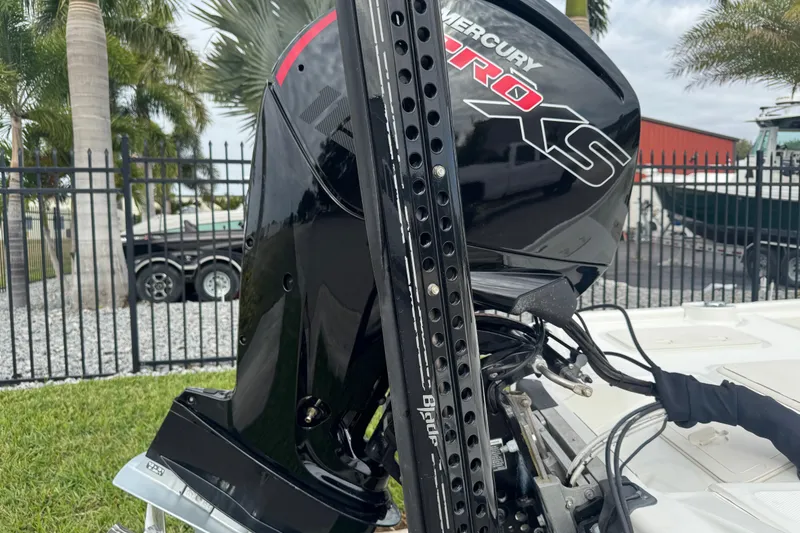 Slide: The Image of 2017 Mako Pro Skiff 19 CC with Mercury Pro XS engine, outdoor setting. - 7