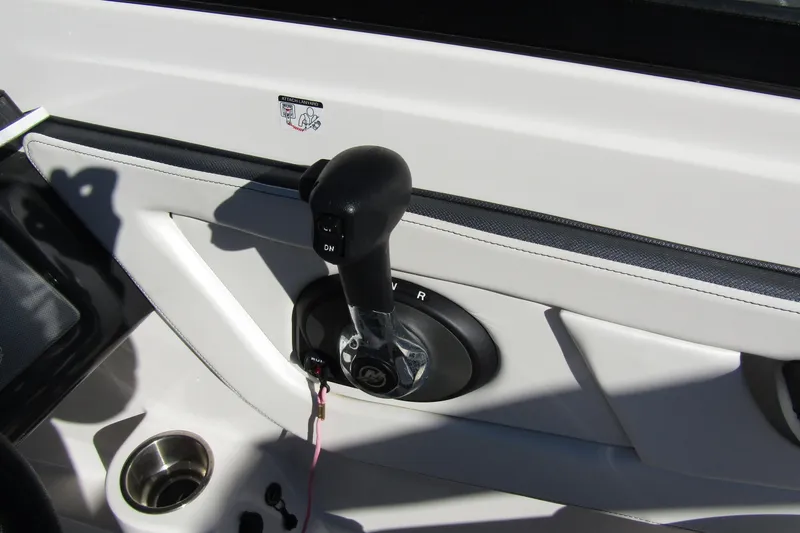 Slide: The Image of 2018 Sea Ray SPX 190 Outboard throttle control and cup holder detail. - 15