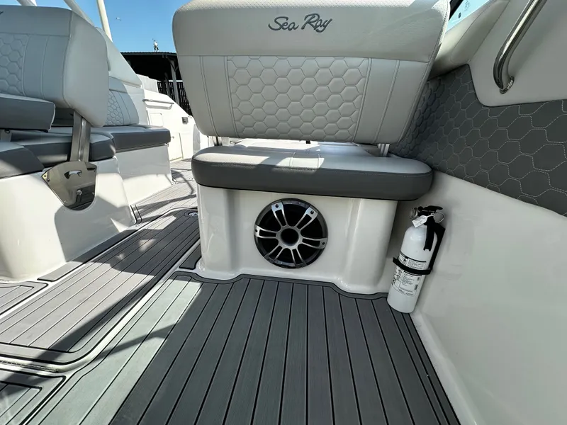 Slide: The Image of Interior of 2023 Sea Ray SDX 250 Outboard with speaker and fire extinguisher. - 31