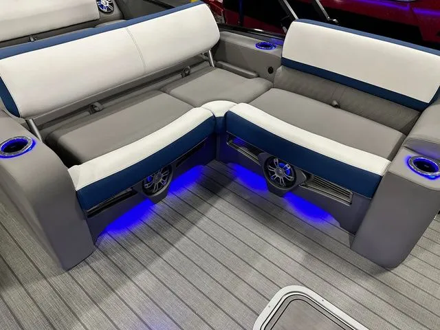 Slide: The Image of Tahoe 2385 Cascade VRL 2023 - 14