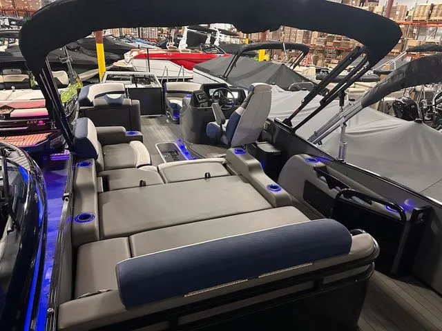 Slide: The Image of Tahoe 2385 Cascade VRL 2023 - 32