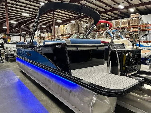 Slide: The Image of Tahoe 2385 Cascade VRL 2023 - 4