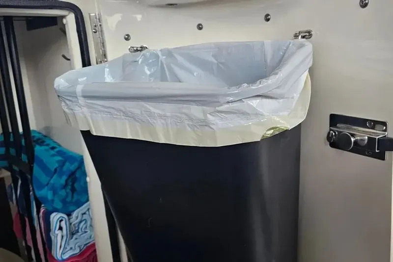 Slide: The Image of Sea Ray SDX 290 2019 - 16