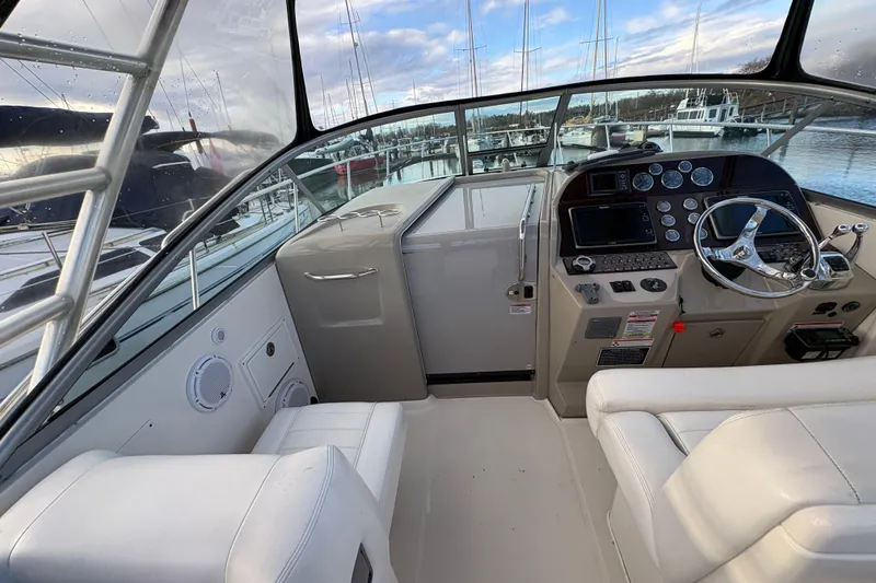 Slide: The Image of 2009 Sea Ray 290 Amberjack helm with steering wheel, gauges, and comfortable seating. - 40