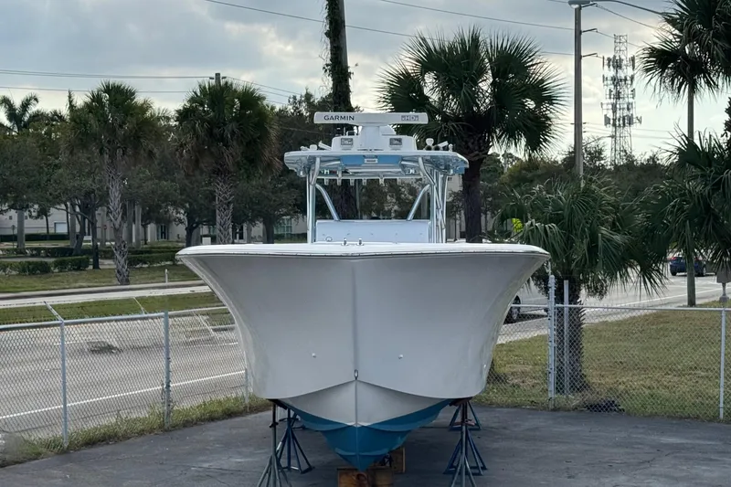 The Image of 2015 SeaHunter 41 Tournament boat on display, surrounded by palm trees and a fence. - 0
