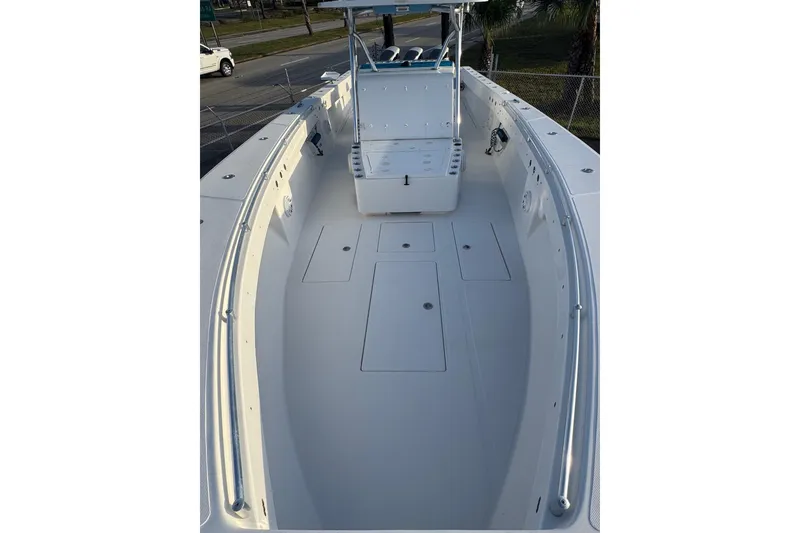 Slide: The Image of 2015 SeaHunter 41 Tournament boat deck, spacious and sleek design. - 16