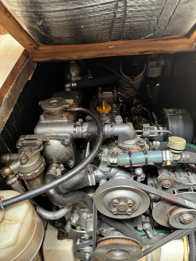 Slide: The Image of Engine compartment of a 2000 Hunter 290, showing engine and components. - 33