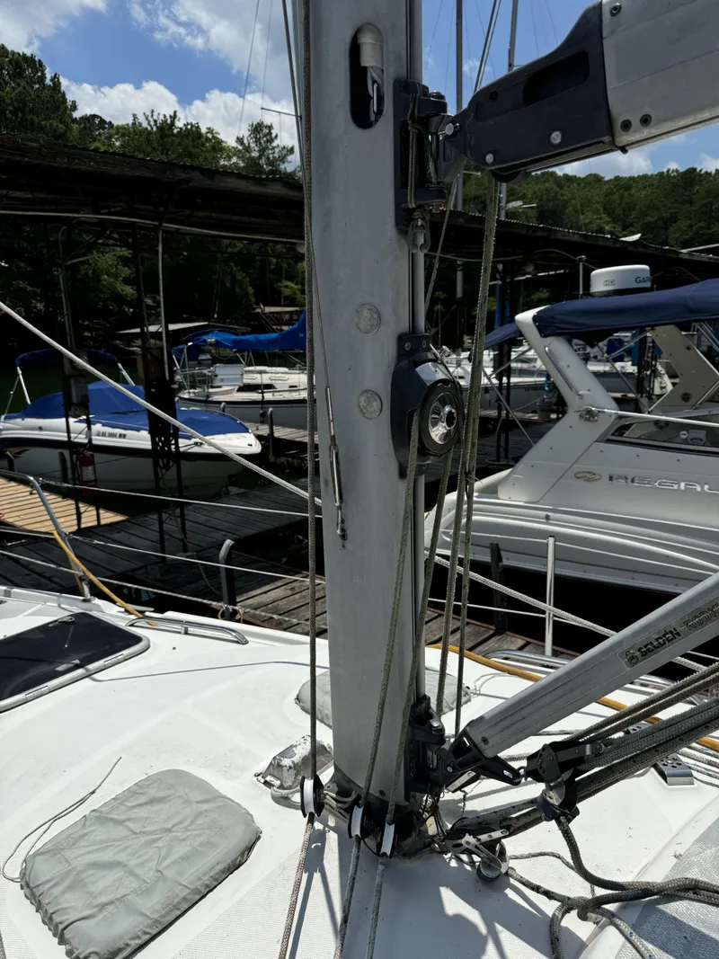 Slide: The Image of Hunter 290 sailboat from 2000 docked at marina. - 46