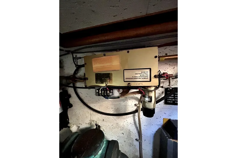 Slide: The Image of Engine room component in 1989 Ocean Alexander 44 CPMY yacht. - 33