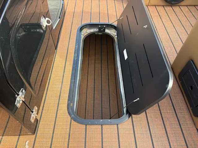 Slide: The Image of Bentley Pontoons Elite Swingback Bench 223 2026 - 12