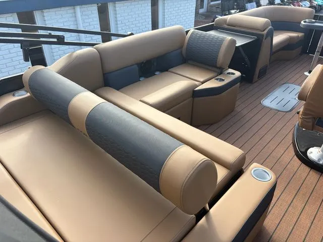 Slide: The Image of Bentley Pontoons Elite Swingback Bench 223 2026 - 20