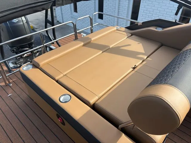 Slide: The Image of Bentley Pontoons Elite Swingback Bench 223 2026 - 22