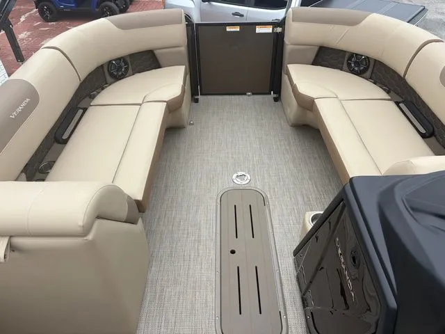 Slide: The Image of Veranda VR 235 RC 2026 - 11