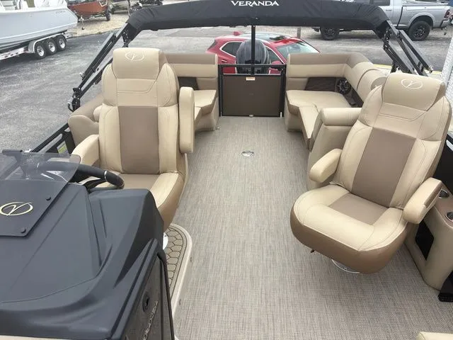 Slide: The Image of Veranda VR 235 RC 2026 - 16
