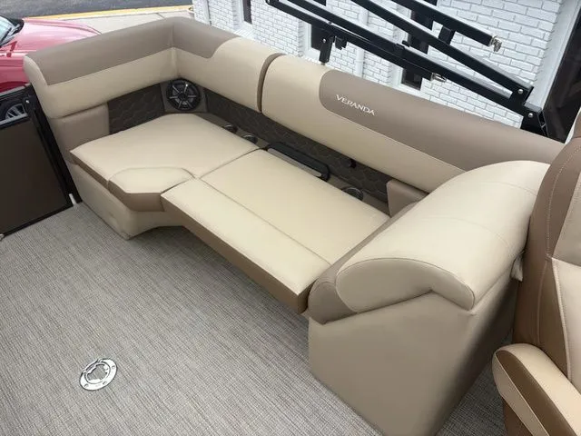 Slide: The Image of Veranda VR 235 RC 2026 - 18