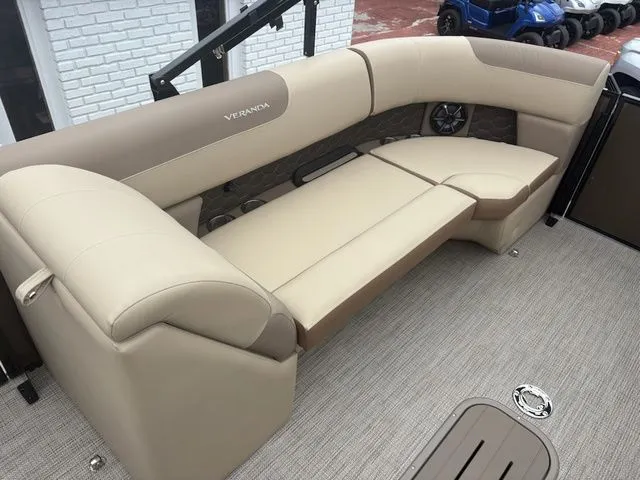 Slide: The Image of Veranda VR 235 RC 2026 - 9