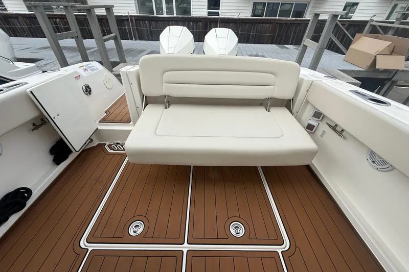 Slide: The Image of 2018 Boston Whaler 270 Vantage boat with foldable seat and teak flooring. - 8
