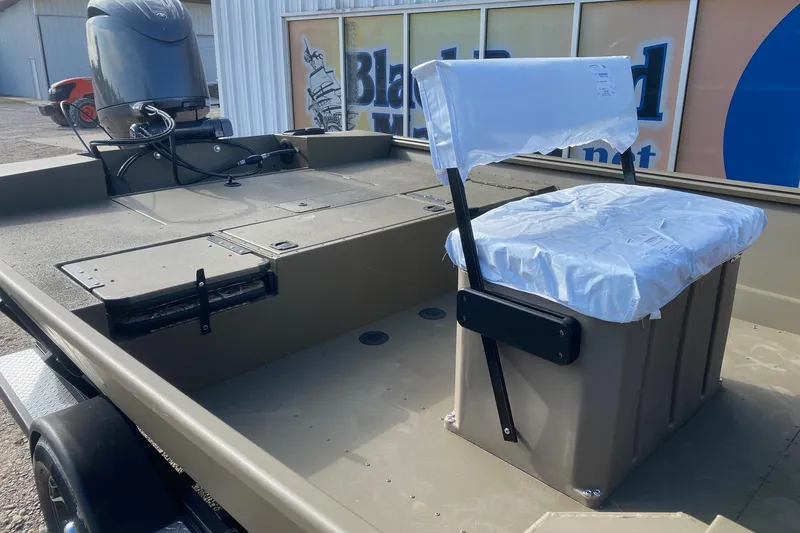 Slide: The Image of 2026 G3 Gator Tough 20 CCJ boat interior with motor and covered seat. - 8