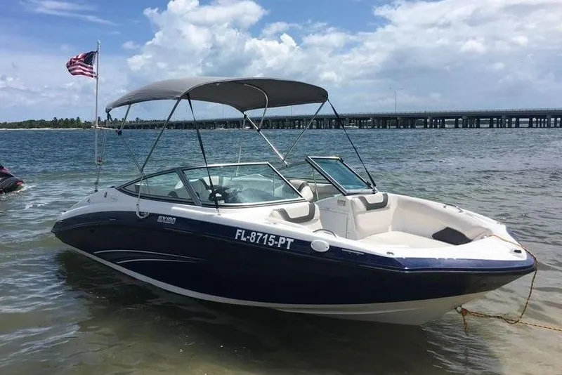 Slide: The Image of 2014 Yamaha SX190 boat in water with US flag. - 14