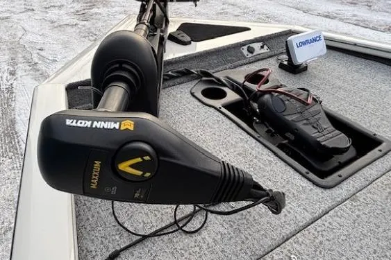 Slide: The Image of 2023 Tracker Pro Team 195 TXW Tournament Edition with Minn Kota trolling motor and Lowrance electronics. - 9