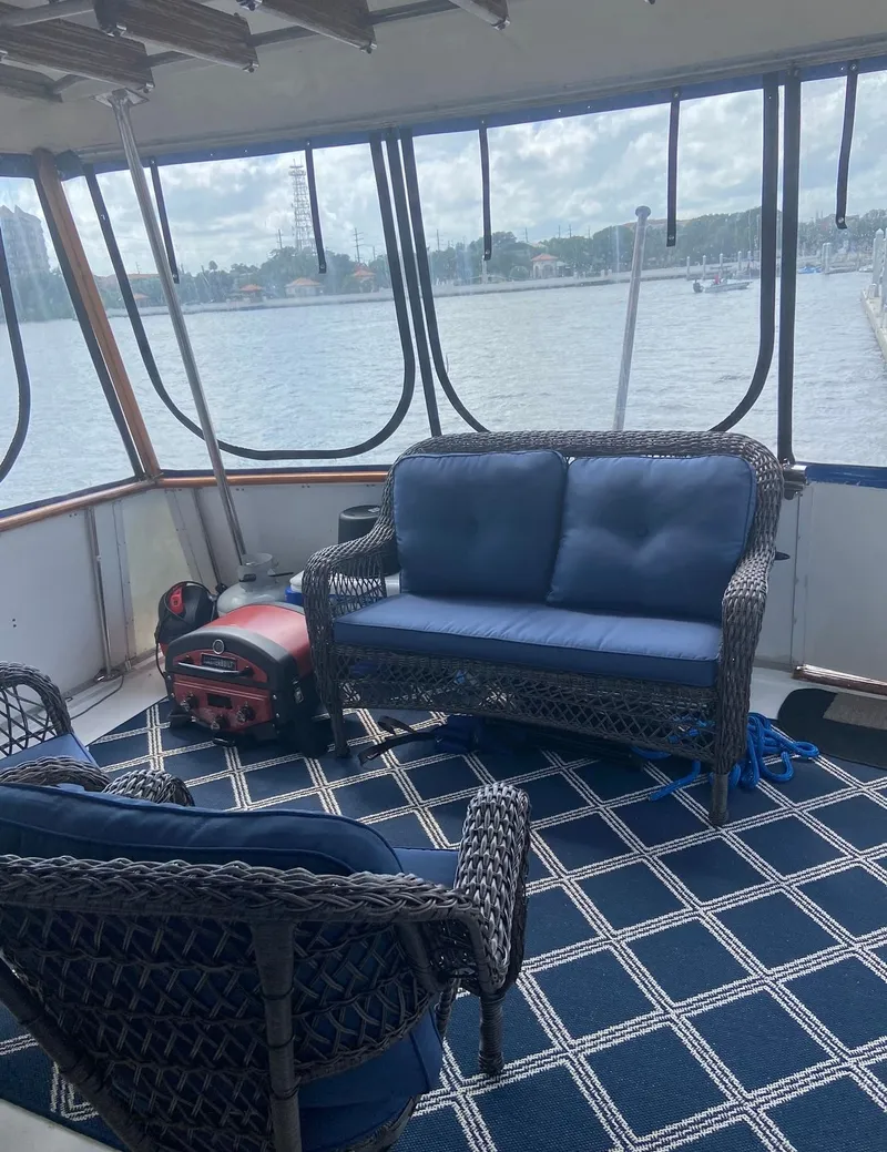 Slide: The Image of Hatteras 43 Double Cabin 1976 - 10