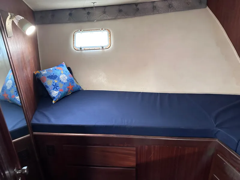 Slide: The Image of Hatteras 43 Double Cabin 1976 - 17