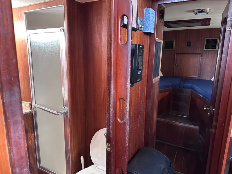 Slide: The Image of Hatteras 43 Double Cabin 1976 - 22