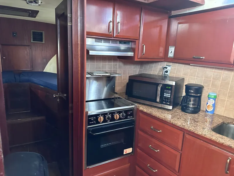 Slide: The Image of Hatteras 43 Double Cabin 1976 - 23