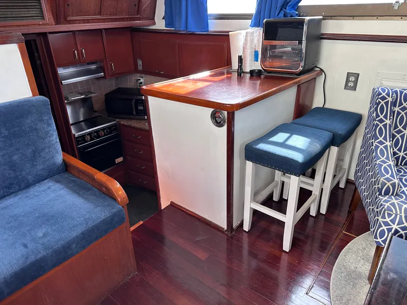 Slide: The Image of Hatteras 43 Double Cabin 1976 - 25