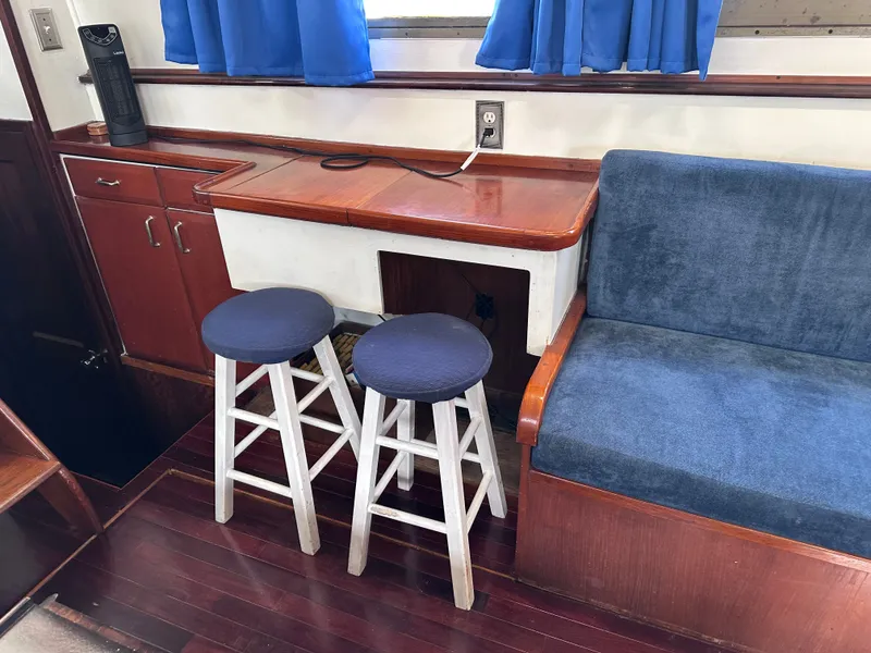 Slide: The Image of Hatteras 43 Double Cabin 1976 - 26