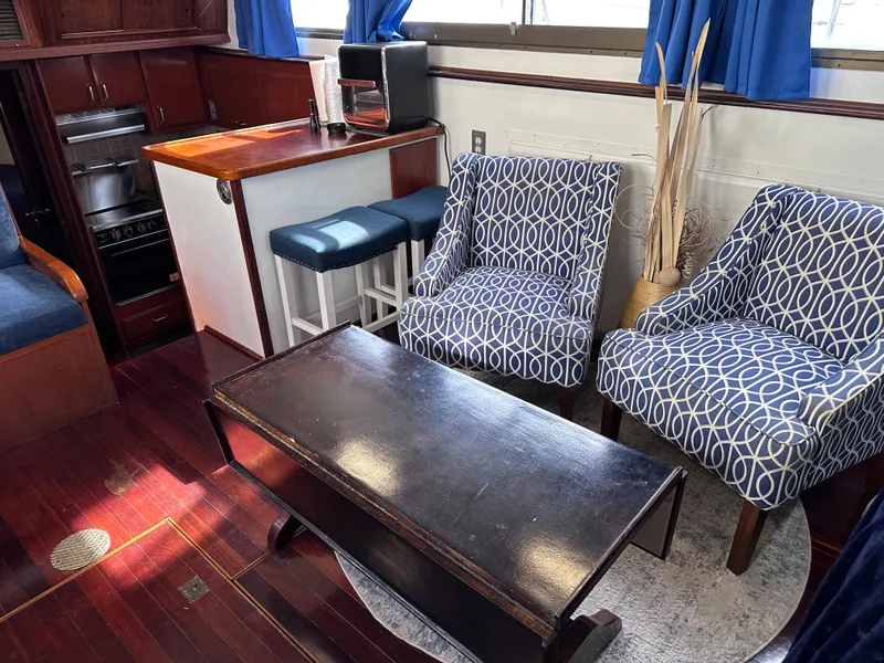 Slide: The Image of Hatteras 43 Double Cabin 1976 - 27