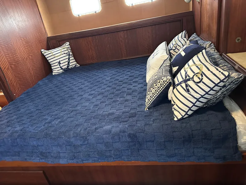 Slide: The Image of Hatteras 43 Double Cabin 1976 - 31