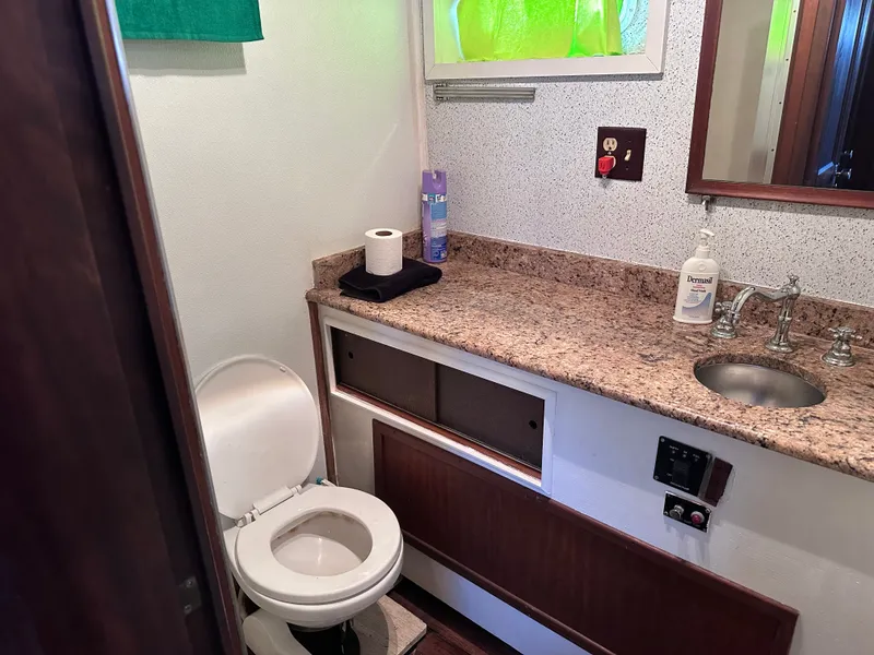 Slide: The Image of Hatteras 43 Double Cabin 1976 - 32