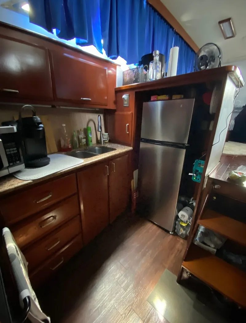 Slide: The Image of Hatteras 43 Double Cabin 1976 - 4