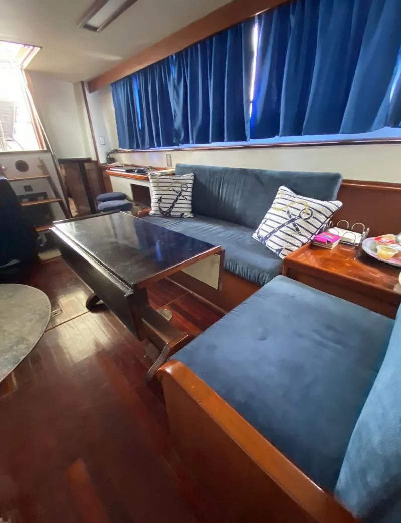 Slide: The Image of Hatteras 43 Double Cabin 1976 - 6