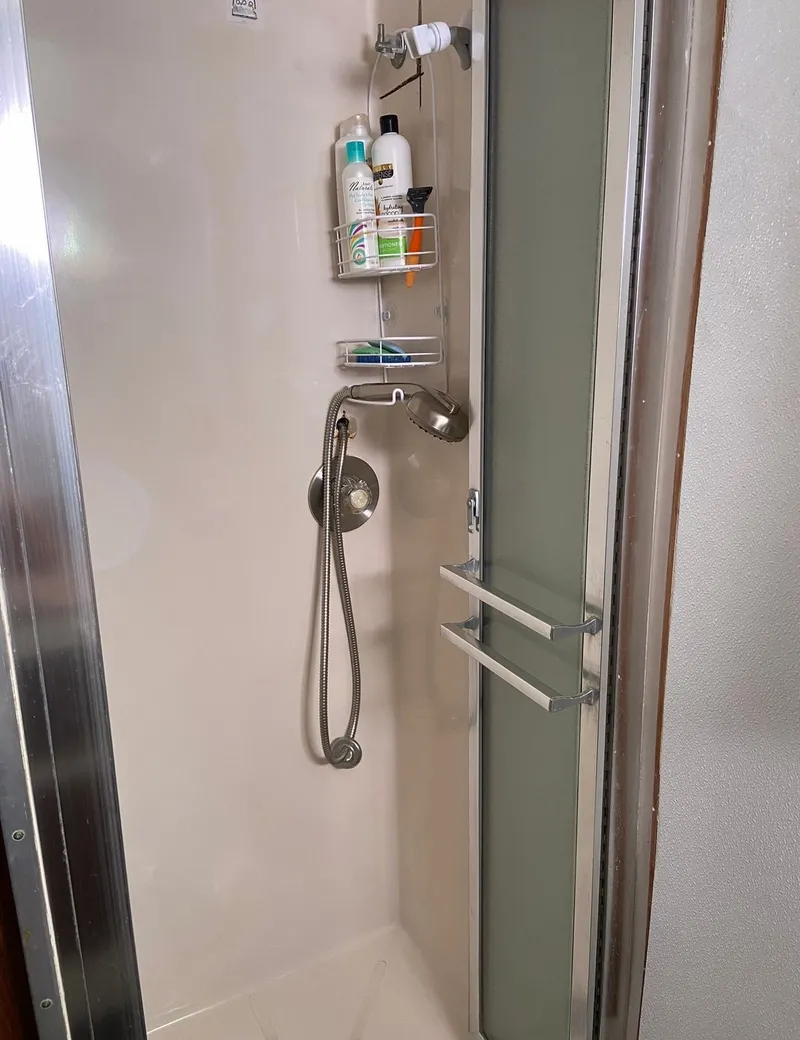 Slide: The Image of Hatteras 43 Double Cabin 1976 - 8