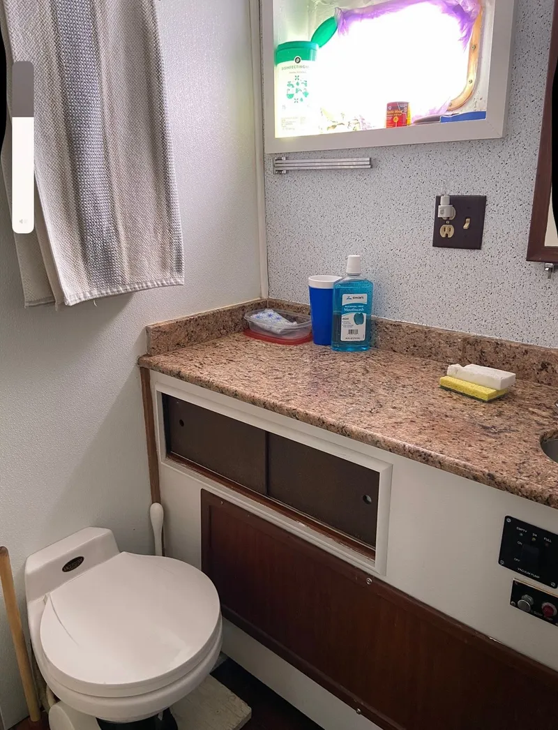 Slide: The Image of Hatteras 43 Double Cabin 1976 - 9