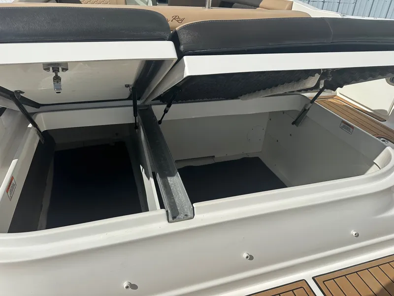 Slide: The Image of Sea Ray 270 SD-OB 2018 - 17