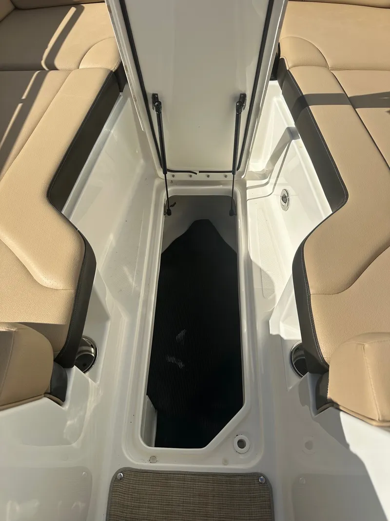 Slide: The Image of Sea Ray 270 SD-OB 2018 - 37
