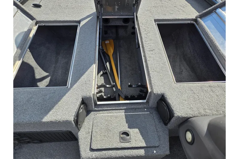 Slide: The Image of 2018 Tracker Pro Team 195 TXW boat storage compartments with paddle. - 15