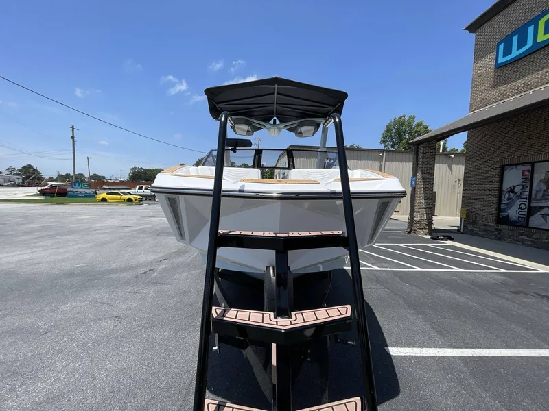 Slide: The Image of Nautique G23 2025 - 12