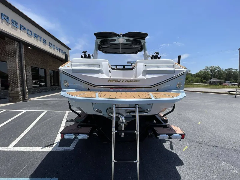 Slide: The Image of Nautique G23 2025 - 13