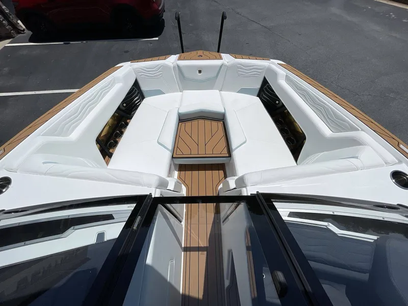 Slide: The Image of Nautique G23 2025 - 29