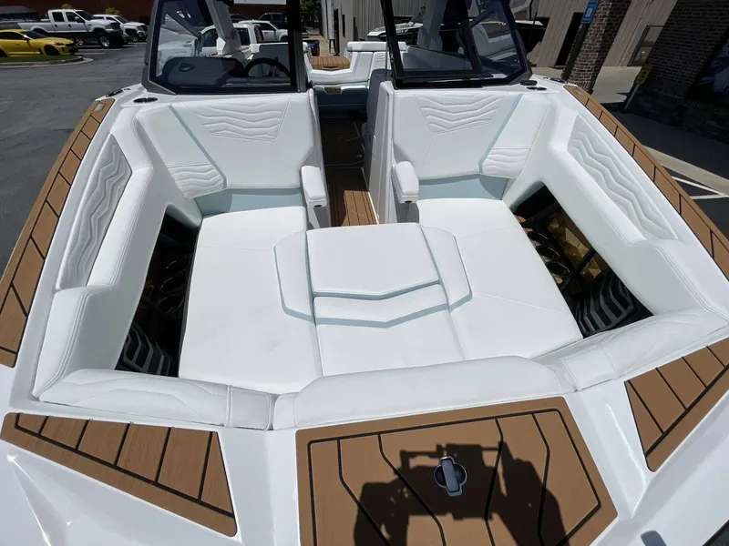 Slide: The Image of Nautique G23 2025 - 32